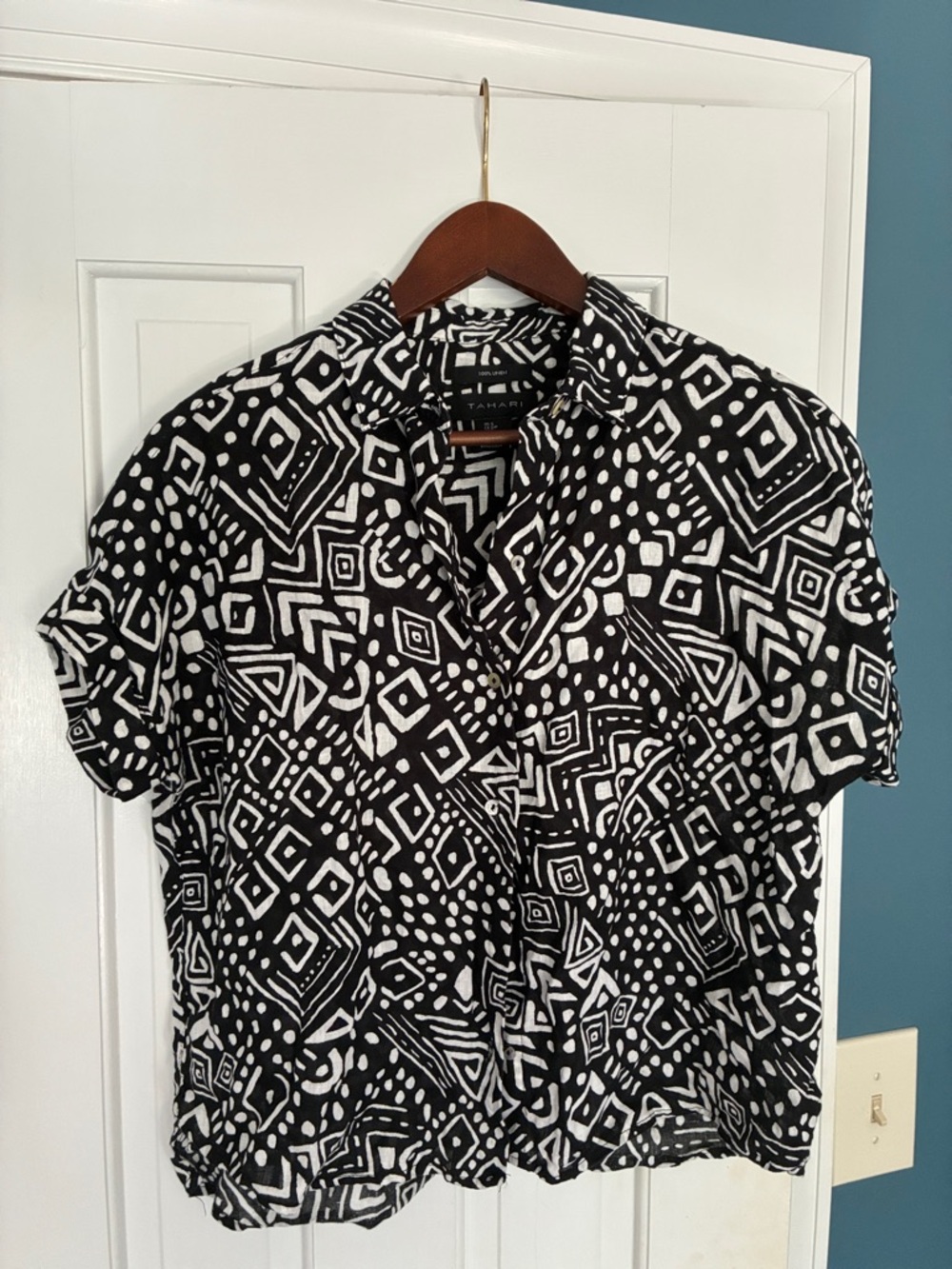 Tahari Black and White Geometric Short-Sleeve Button-Down Shirt